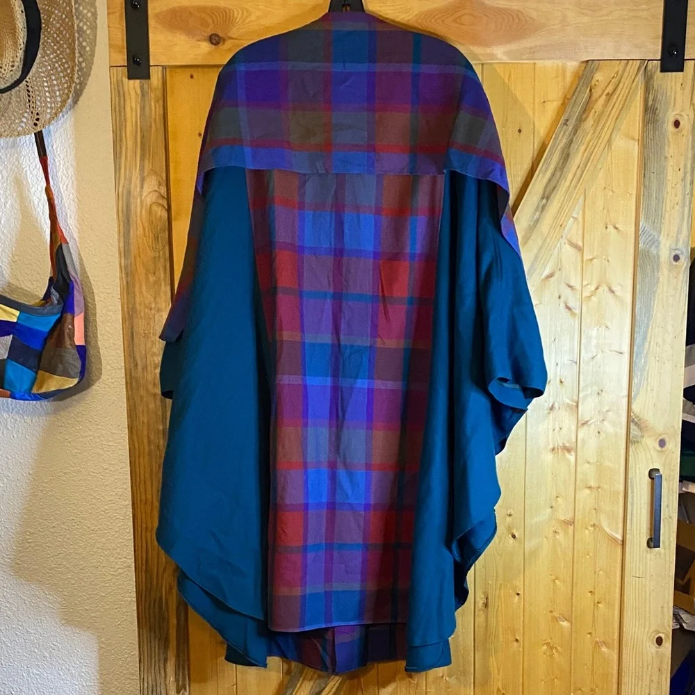 Elegant Multicolor Plaid Cape - Picture 5 of 6